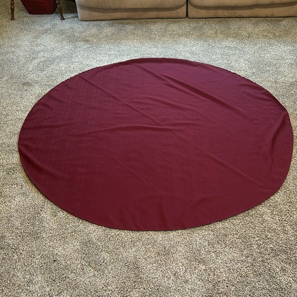 Dark red/cranberry/burgundy Round Tablecloth - Picture 1 of 3